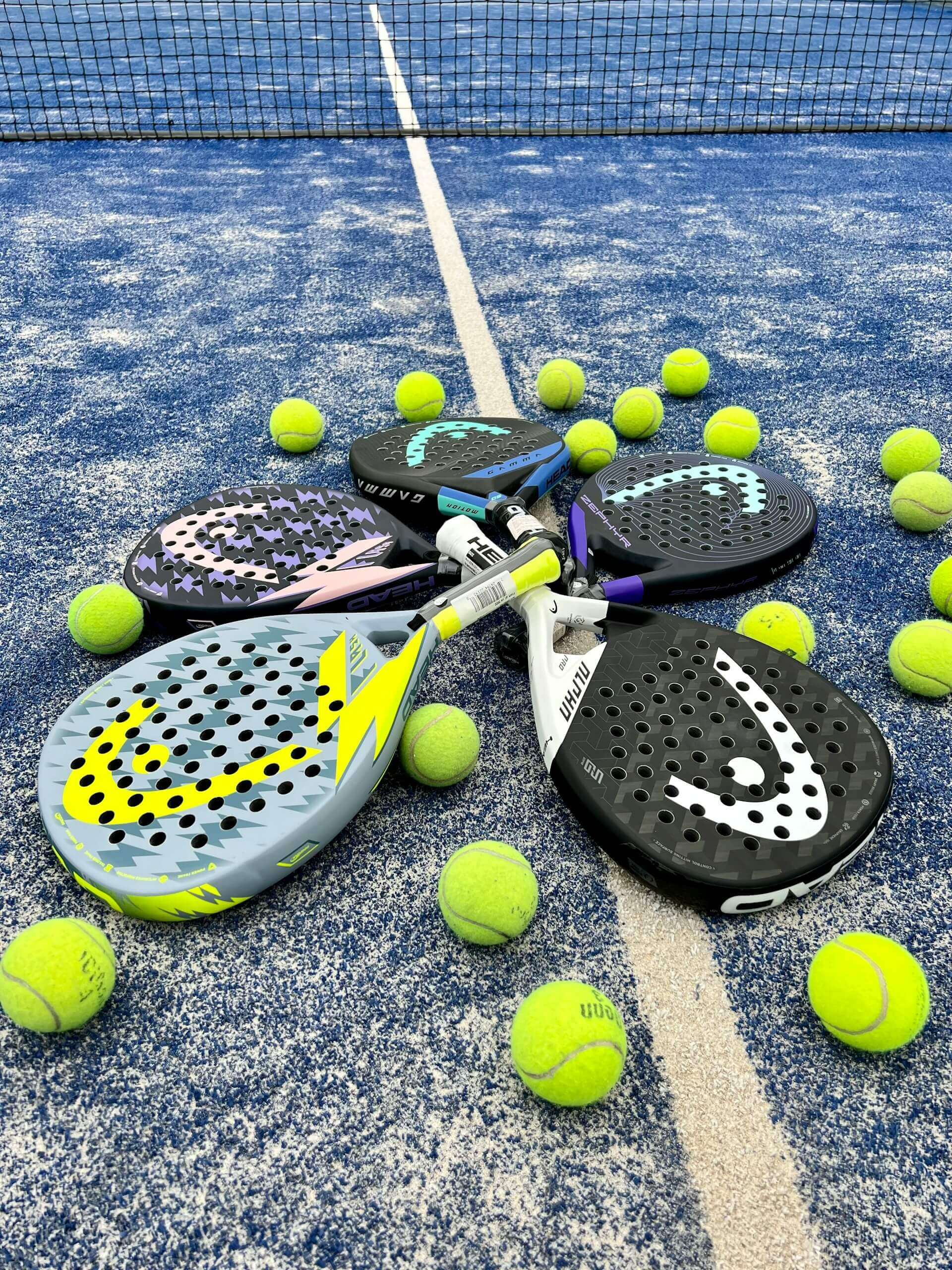 Padel-Schläger und Bälle – TSV Königsbrunn
