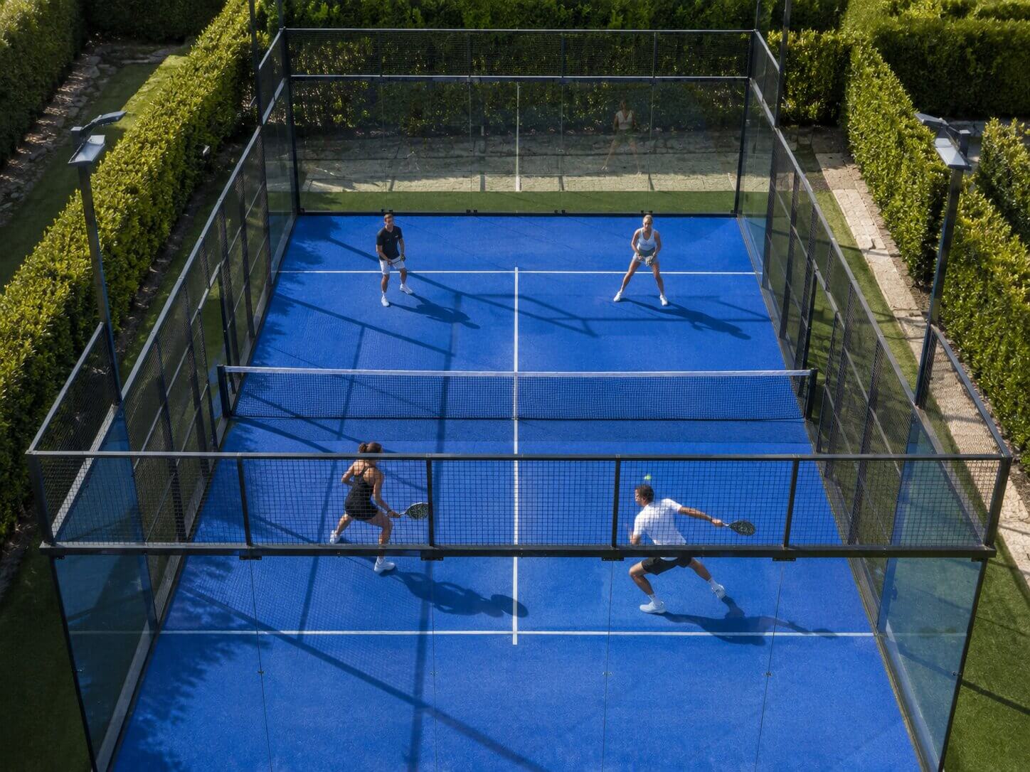 Luftaufnahme Padel-Platz TSV Königsbrunn mit 4 Spielern